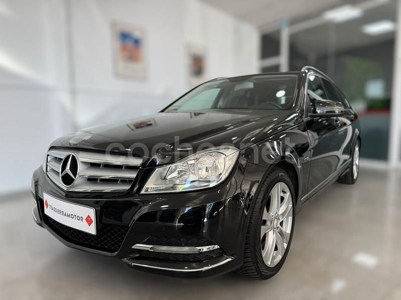 Usado Mercedes C200 136 CV (100 kW) 2011 Negro Familiar