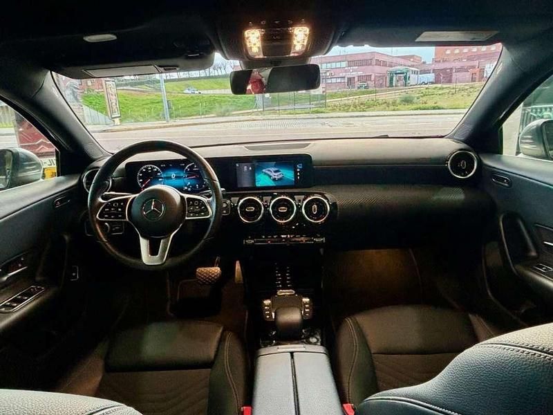 Usado Mercedes A180 116 CV (85 kW) 2021 Gris Berlina