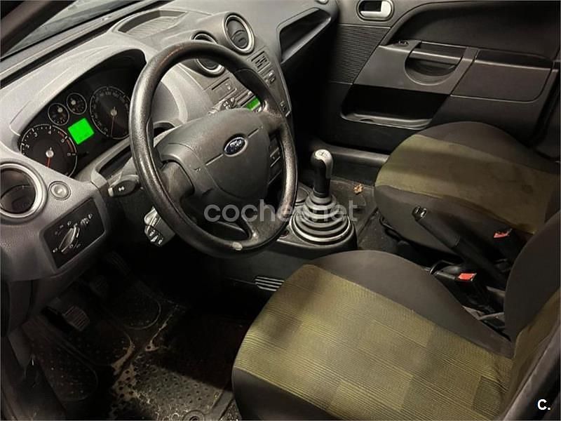 Usado Ford Fiesta Trend 68 CV (50 kW) 2005 Negro Utilitario