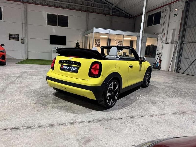 Usado Mini Cooper Cabriolet Classic 163 CV (119 kW) 2025 Amarillo Descapotable