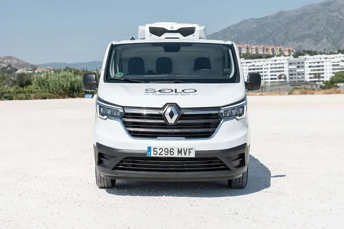 Usado Renault Trafic 131 CV (96 kW) 2024 Blanco Monovolumen