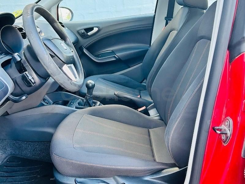 Usado Seat Ibiza Reference 90 CV (66 kW) 2010 Rojo Berlina