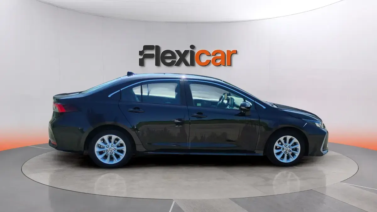Usado Toyota Corolla Active 140 CV (102 kW) 2023 Negro Berlina