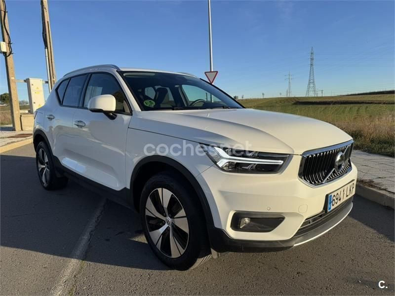 Blanco Usado 2020 Volvo XC40 Momentum SUV | 26.999 € (Precio justo) - Imagen 1/4