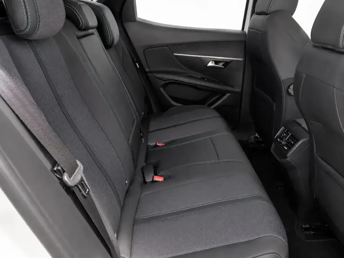 Usado Peugeot 3008 Allure 225 CV (165 kW) 2021 Blanco SUV