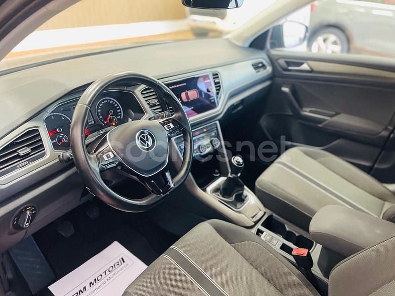 Usado VW T-Roc Advance 115 CV (84 kW) 2021 Gris / plata SUV
