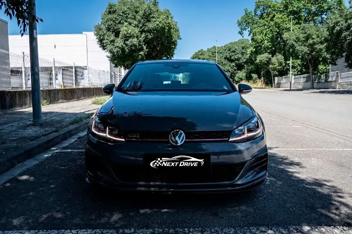 Usado VW Golf VII GTI 290 CV (213 kW) 2019 Gris Utilitario
