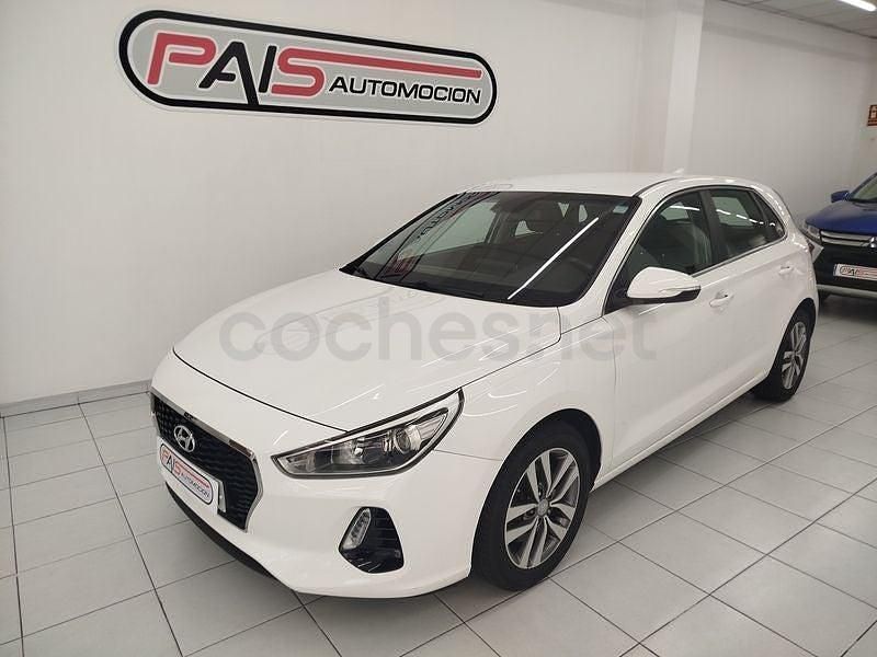 Usado Hyundai i30 Style 140 CV (102 kW) 2018 Blanco Berlina