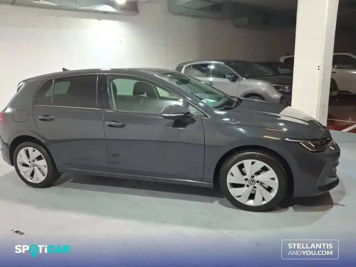 Usado VW Golf VIII 115 CV (84 kW) 2025 Gris / plata Berlina