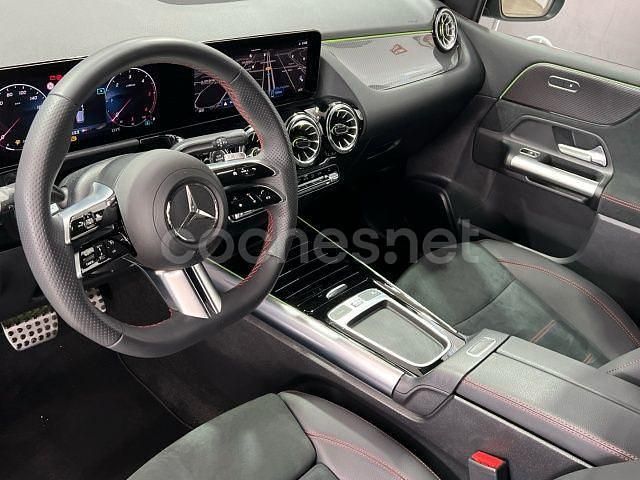 Usado Mercedes B200 150 CV (110 kW) 2023 Negro Monovolumen