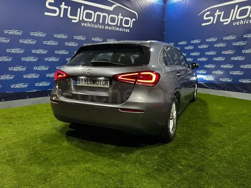 Usado Mercedes A180 116 CV (85 kW) 2020 Gris / plata Berlina
