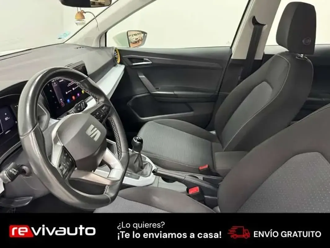 Usado Seat Arona Style Plus 110 CV (80 kW) 2022 Blanco SUV
