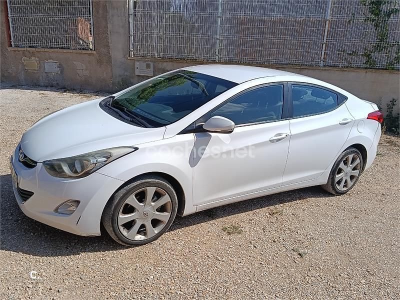 Blanco Usado 2012 Hyundai Elantra Berlina | 7000 € - Imagen 1/4