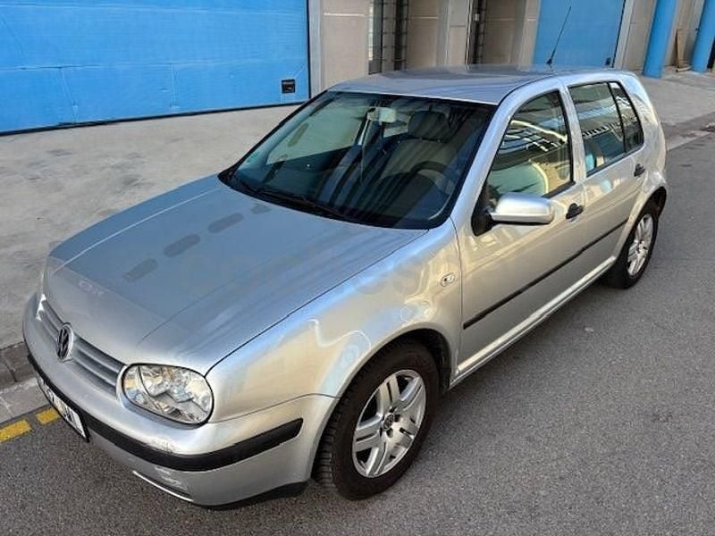 Usado VW Golf IV Highline 102 CV (75 kW) 2002 Gris / plata Berlina
