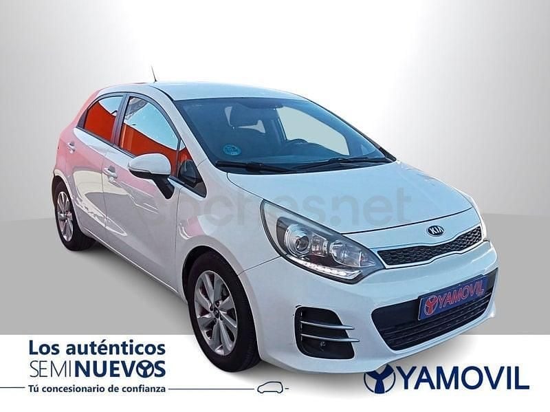 Usado Kia Rio 84 CV (61 kW) 2015 Blanco Berlina