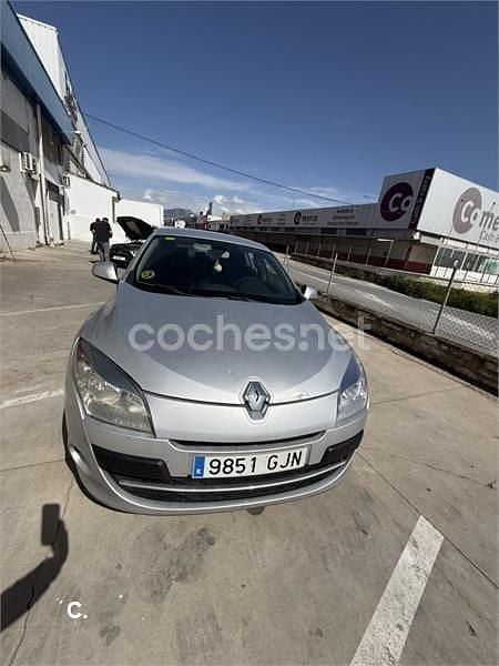 Usado Renault Mégane II Dynamique 105 CV (77 kW) 2008 Gris / plata Berlina