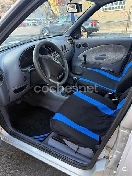 Usado Ford Fiesta Studio 75 CV (55 kW) 1998 Gris / plata Utilitario