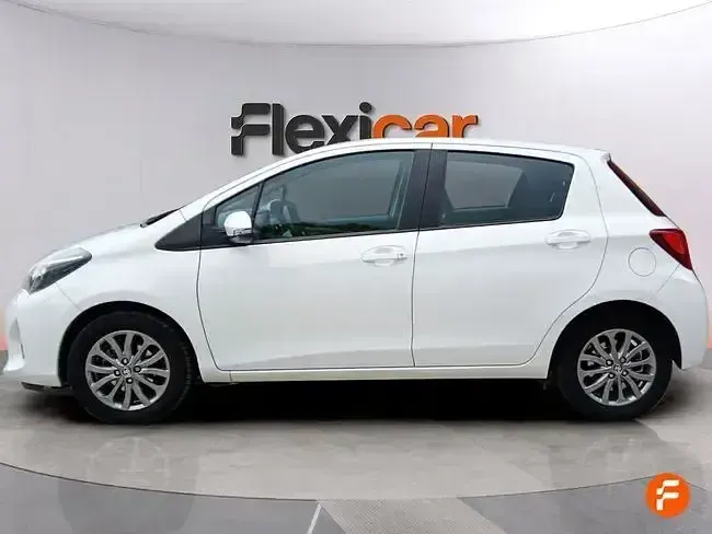 Usado Toyota Yaris Active 99 CV (72 kW) 2016 Blanco Utilitario