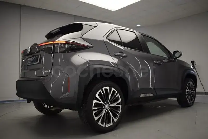 Usado Toyota Yaris Cross Style 116 CV (85 kW) 2022 Gris / plata SUV