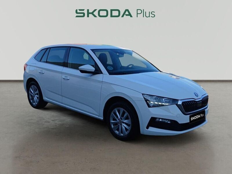 Blanco Usado 2024 Skoda Scala Ambition Utilitario | 19.490 € (Precio justo) - Imagen 1/4