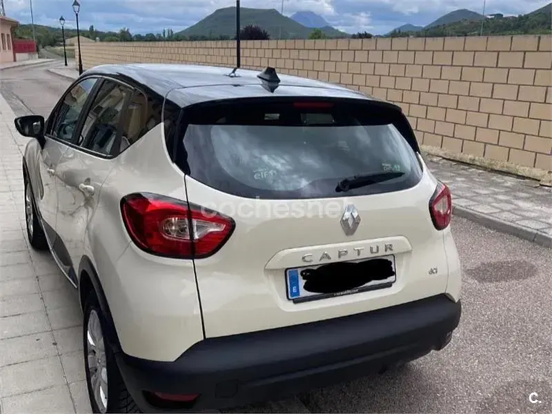 Usado Renault Captur Zen 90 CV (66 kW) 2013 Blanco SUV
