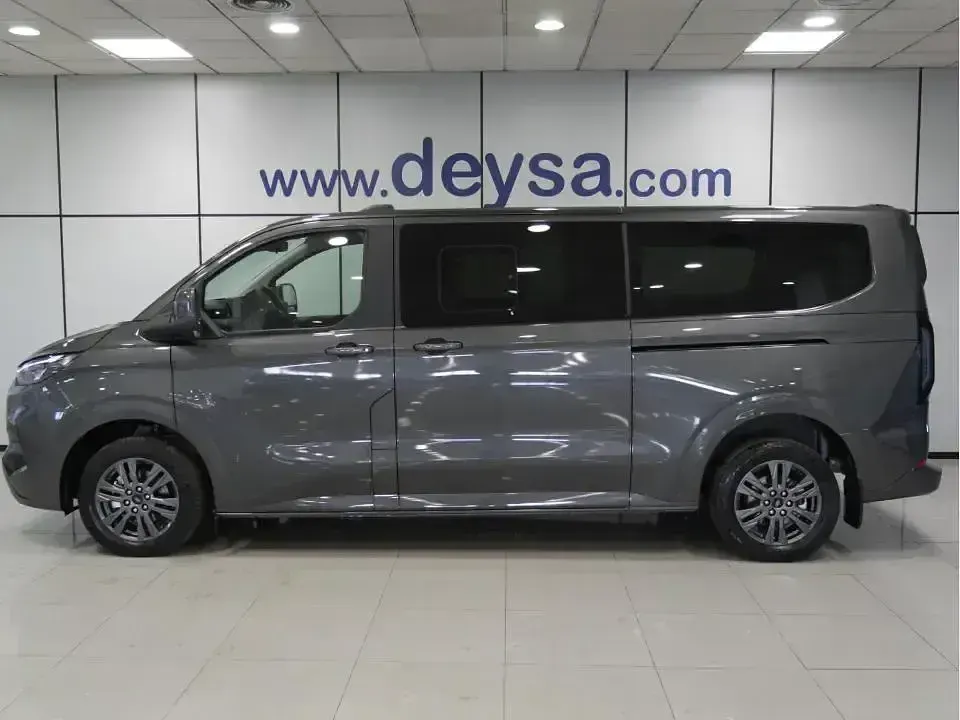 Nuevo Ford Tourneo Titanium 170 CV (125 kW) 2026 Gris Monovolumen