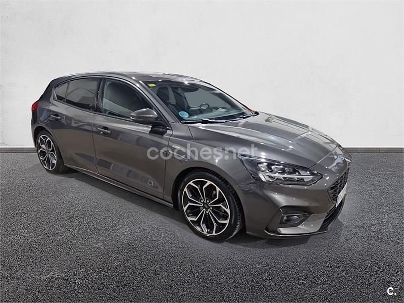 Usado Ford Focus ST-Line 125 CV (91 kW) 2018 Gris / plata Berlina