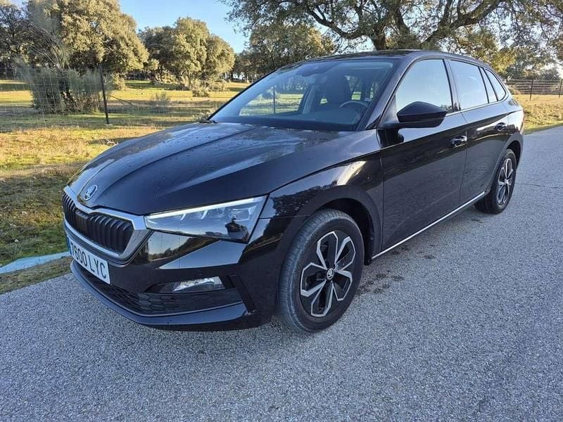 Usado Skoda Scala 110 CV (80 kW) 2022 Negro Utilitario