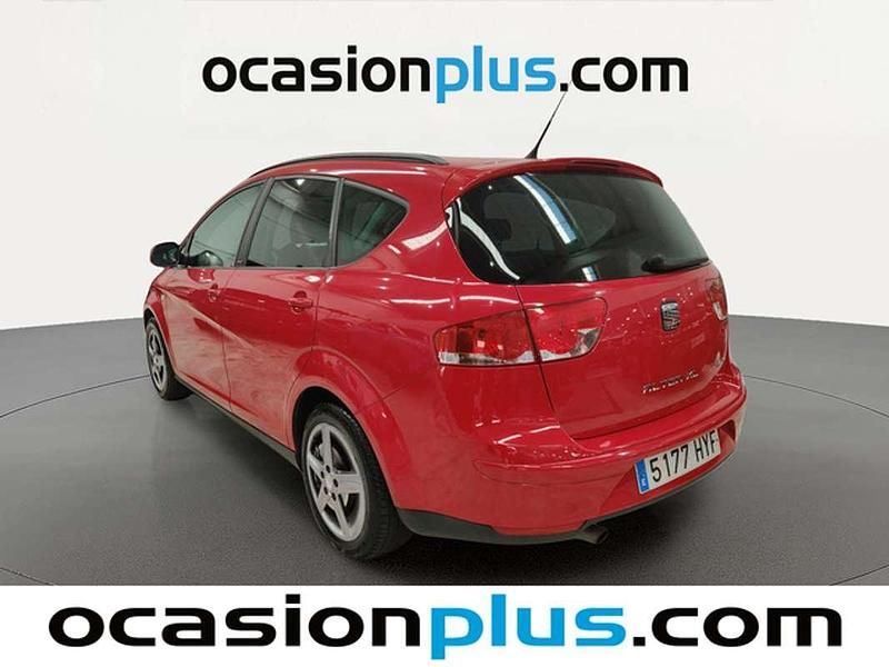 Usado Seat Altea XL Ecomotive 105 CV (77 kW) 2014 Rojo Monovolumen
