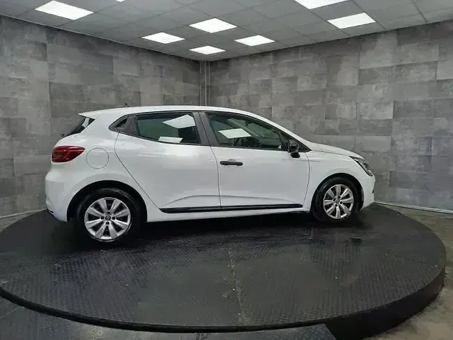 Usado Renault Clio Business 86 CV (63 kW) 2021 Blanco Utilitario