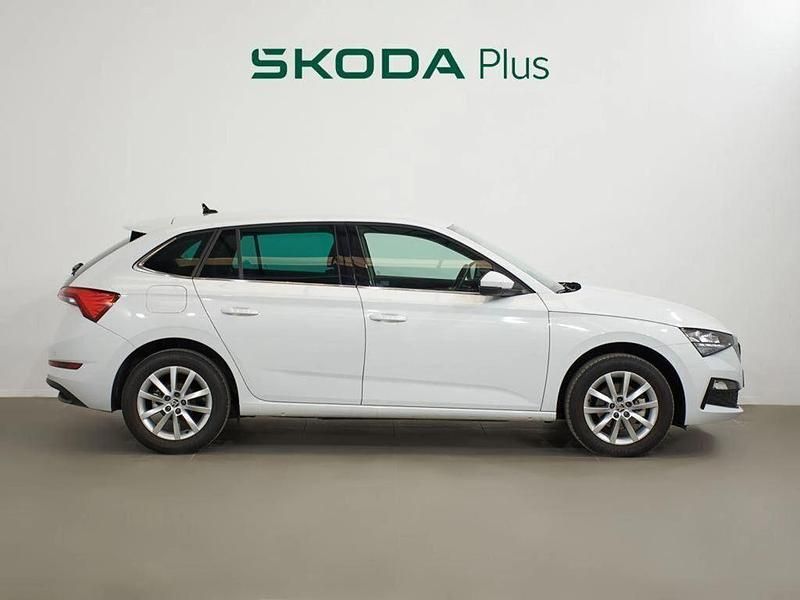 Usado Skoda Scala Selection 116 CV (85 kW) 2024 Blanco Utilitario