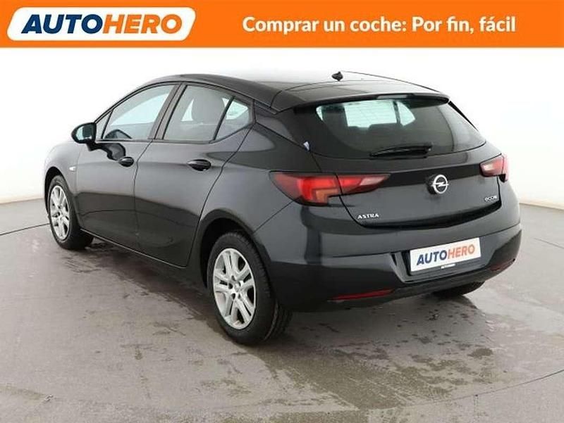 Usado Opel Astra Selective 105 CV (77 kW) 2016 Negro Utilitario