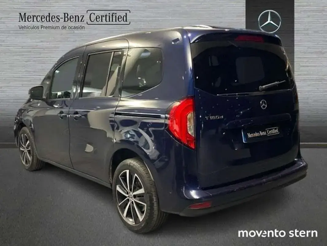 Usado Mercedes 180 116 CV (85 kW) 2024 Azul Berlina