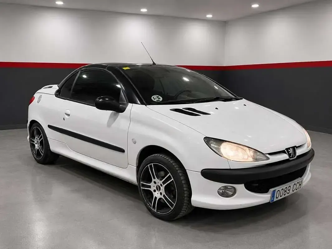 Usado Peugeot 206 CC 109 CV (80 kW) 2002 Descapotable