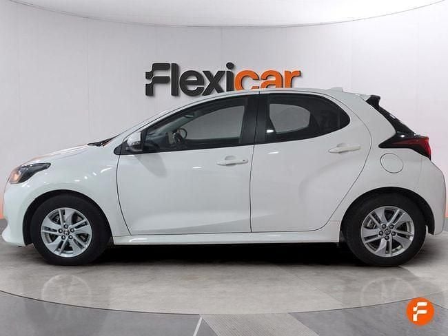 Usado Toyota Yaris Hybrid Active 116 CV (85 kW) 2022 Blanco