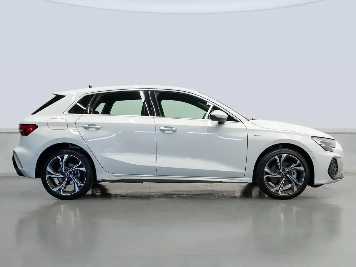 Usado Audi A3 Sportback e-tron S-Line 204 CV (150 kW) 2025 Blanco Utilitario