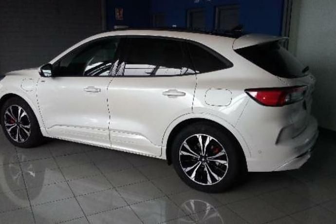 Usado Ford Kuga ST-Line X 225 CV (165 kW) 2020 Blanco SUV
