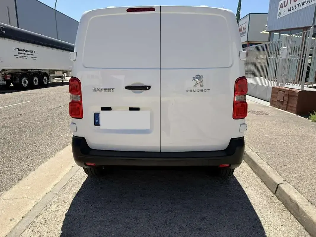 Usado Peugeot Traveller Allure 145 CV (106 kW) 2020 Blanco Monovolumen