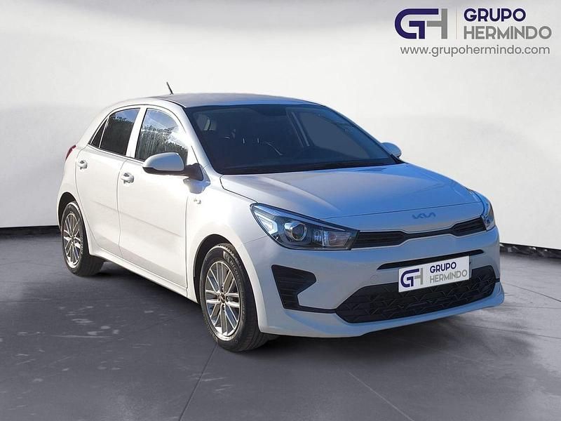Blanco Usado 2022 Kia Rio Berlina | 13.885 € (Precio justo) - Imagen 1/4
