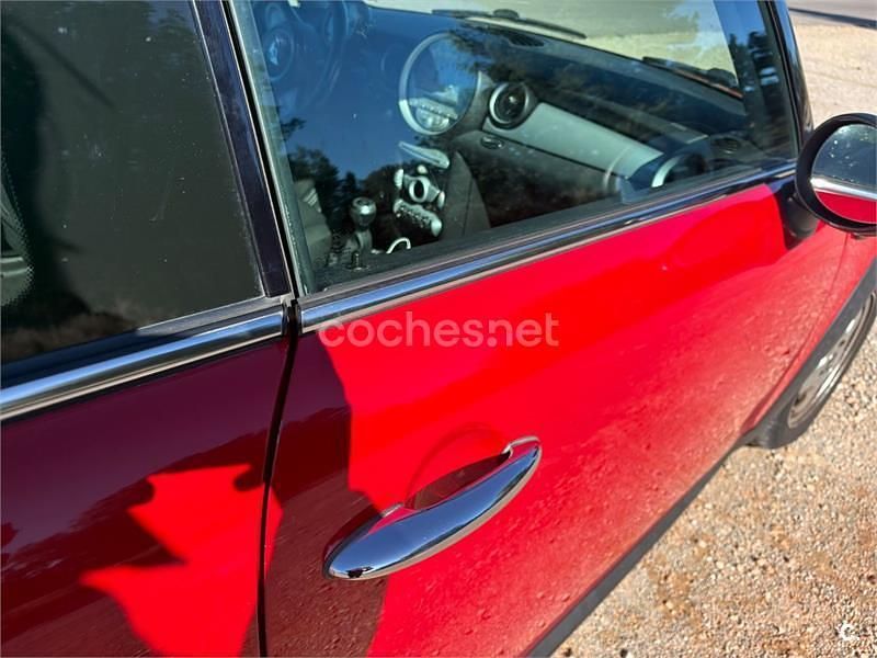 Usado Mini Cooper D 110 CV (80 kW) 2007 Rojo Utilitario