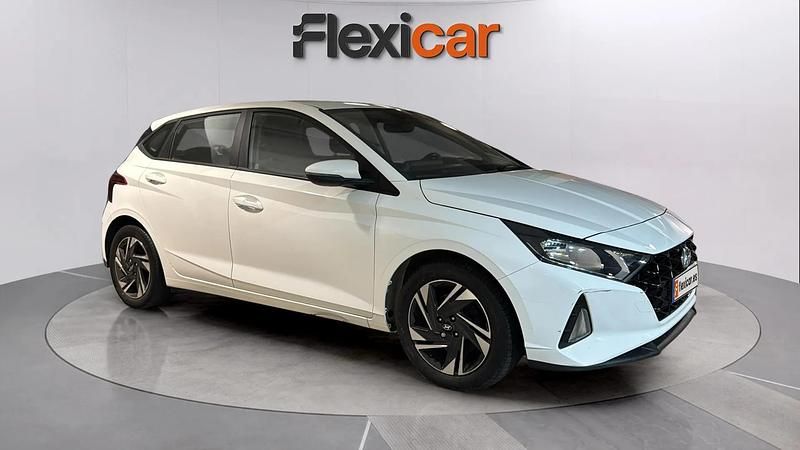 Usado Hyundai i20 101 CV (74 kW) 2021 Blanco Berlina
