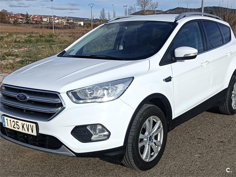 Usado Ford Kuga Trend 120 CV (88 kW) 2019 Blanco SUV