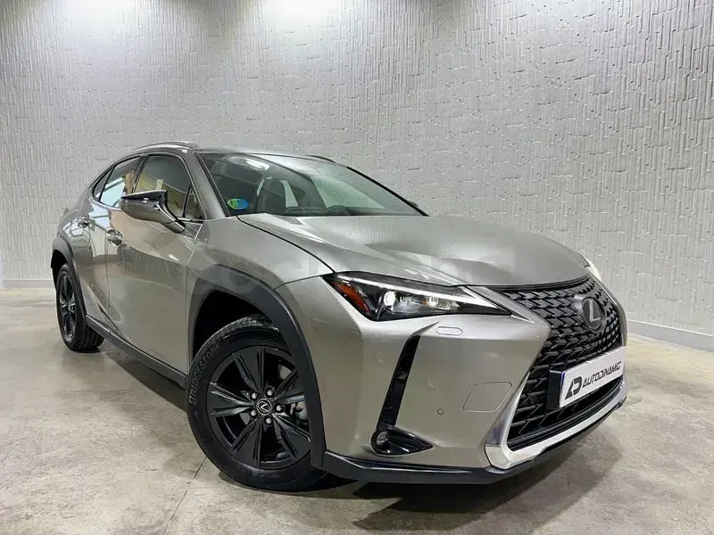 Usado Lexus UX 199 CV (146 kW) 2025 Gris / plata SUV