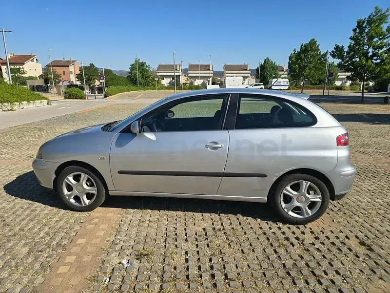 Usado Seat Ibiza 70 CV (51 kW) 2006 Gris / plata Utilitario