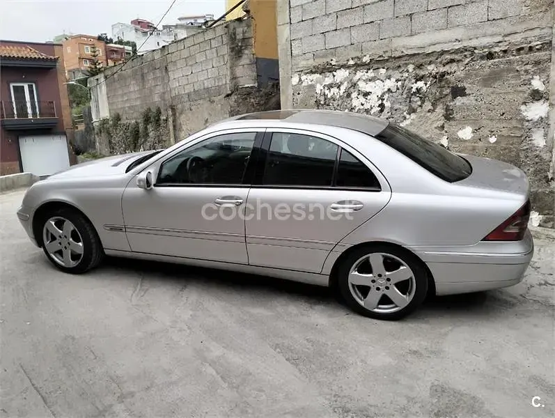 Usado Mercedes C270 Elegance 170 CV (125 kW) 2001 Gris / plata Berlina