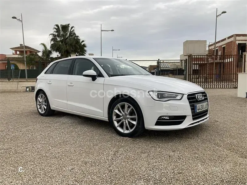 Usado Audi A3 Advanced 110 CV (80 kW) 2015 Blanco Berlina
