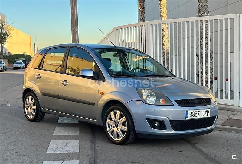 Azul Usado 2006 Ford Fiesta Berlina | 3300 € (Precio justo) - Imagen 1/4