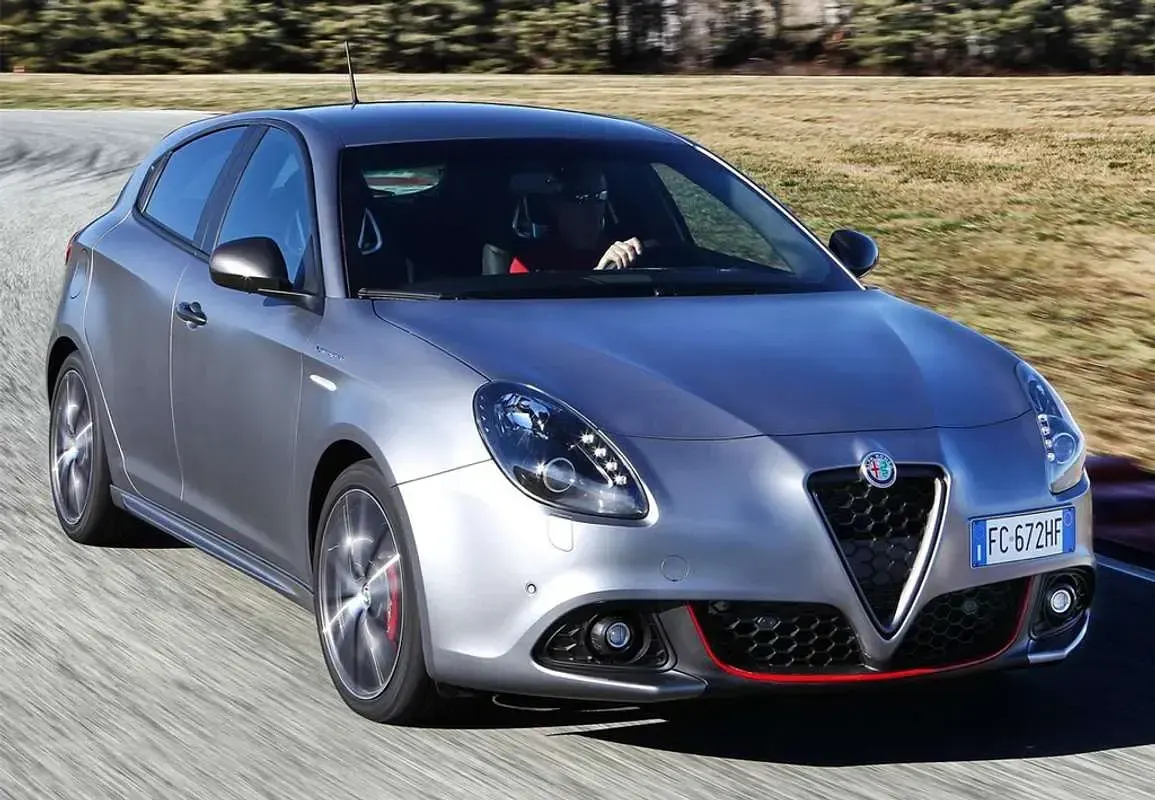 Usado Alfa Romeo Giulietta Distinctive 120 CV (88 kW) 2017 Rojo Utilitario