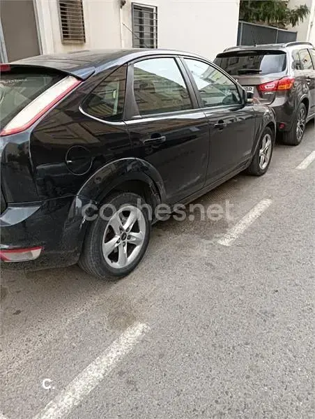 Usado Ford Focus Trend 109 CV (80 kW) 2008 Negro Berlina