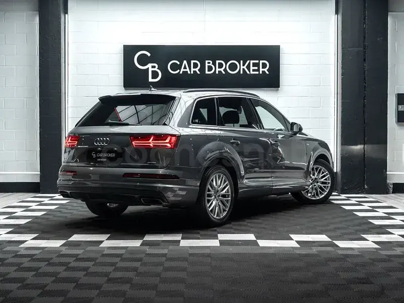 Usado Audi Q7 Ambiente 218 CV (160 kW) 2017 Gris / plata SUV